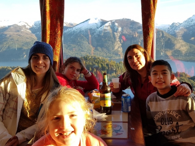 Gabriela, Andrea, Federico, Naiara y Angelina disfrutando Bariloche