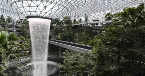 La JOYA del aeropuerto de Singapur